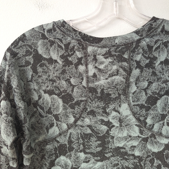 Athleta Momentum Seamless Floral Print Long Sleeve Athletic Top - Picture 9 of 9